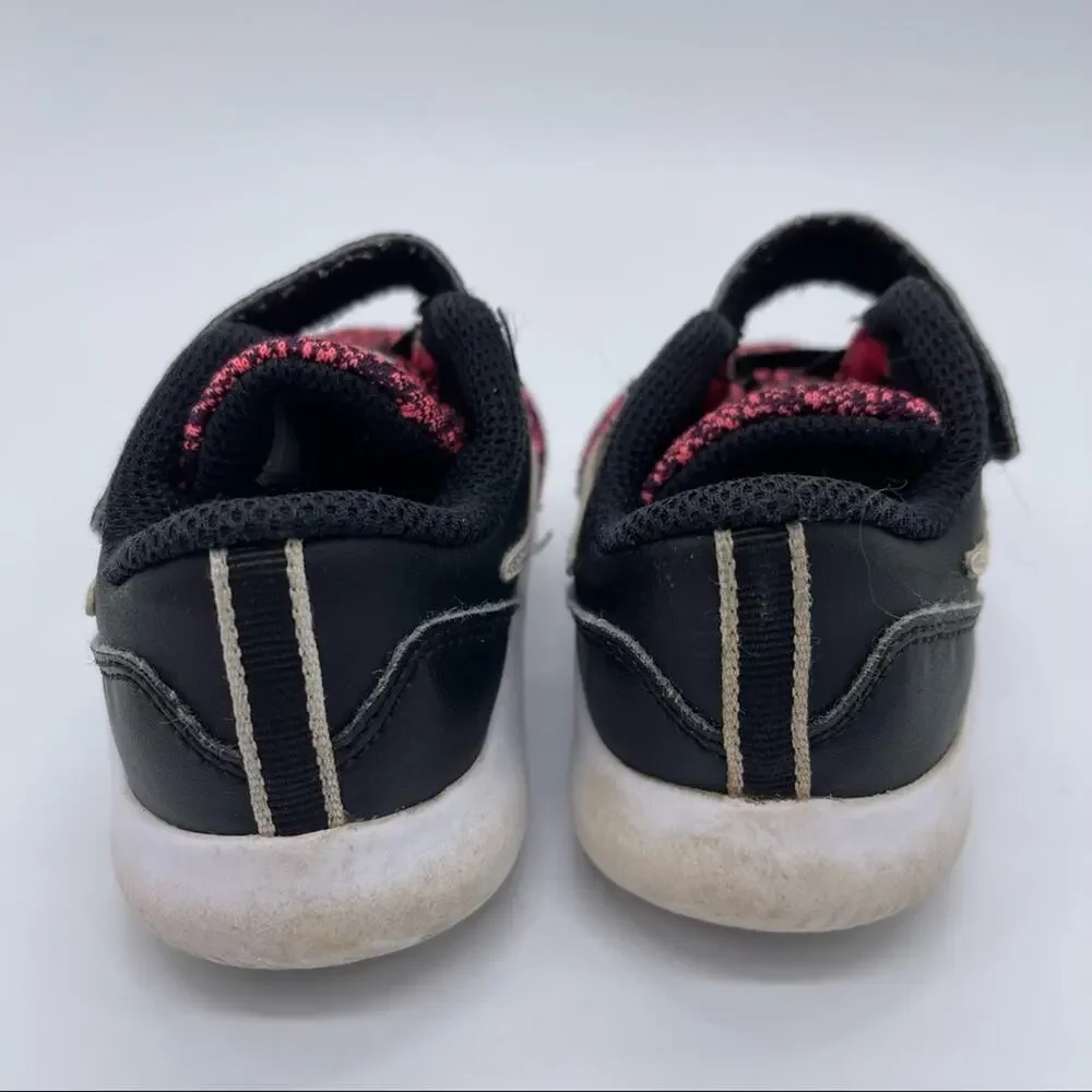 Nike Flex Contact, Youth Sneakers, Size 7C. In good used condition!